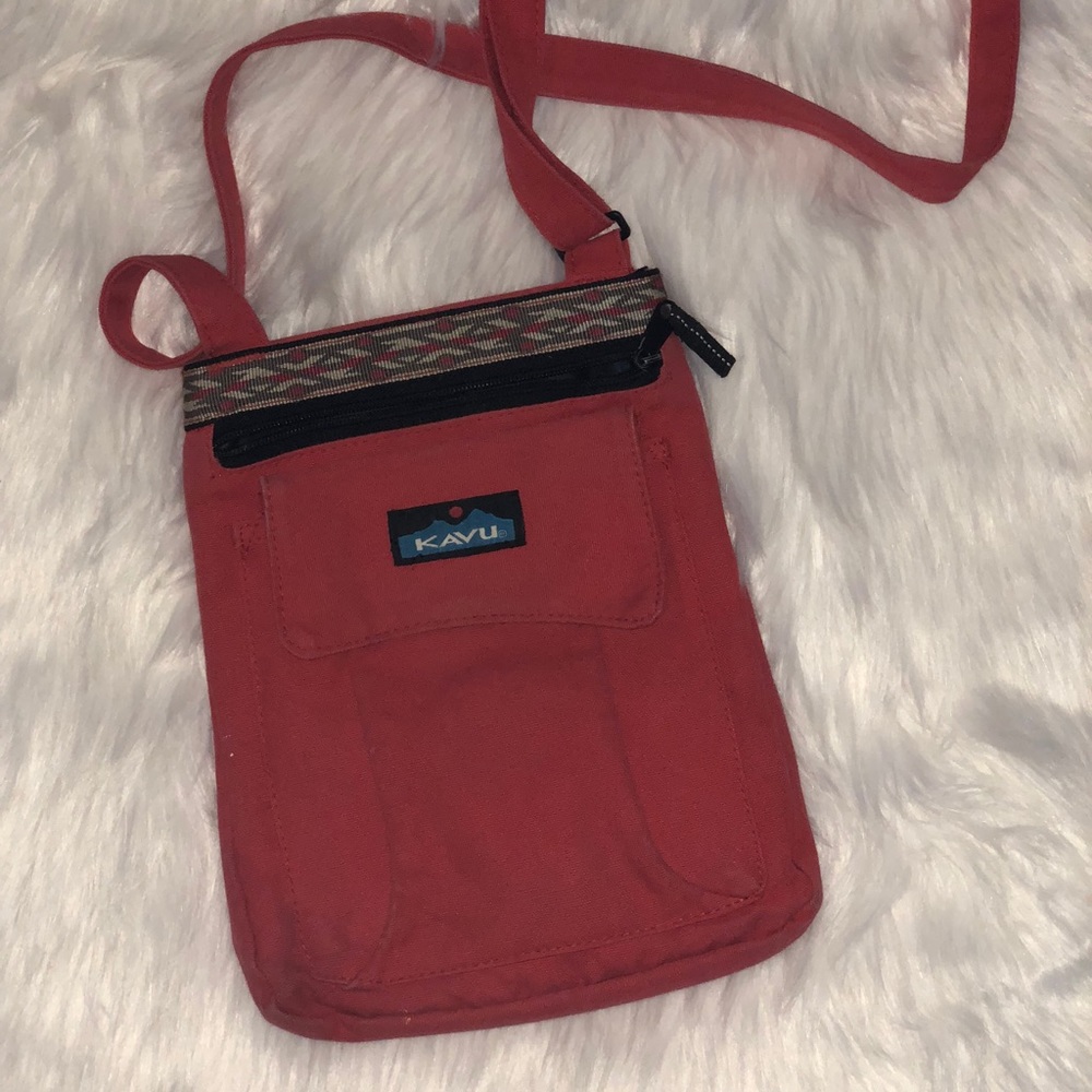 Kavu coral crossbody purse